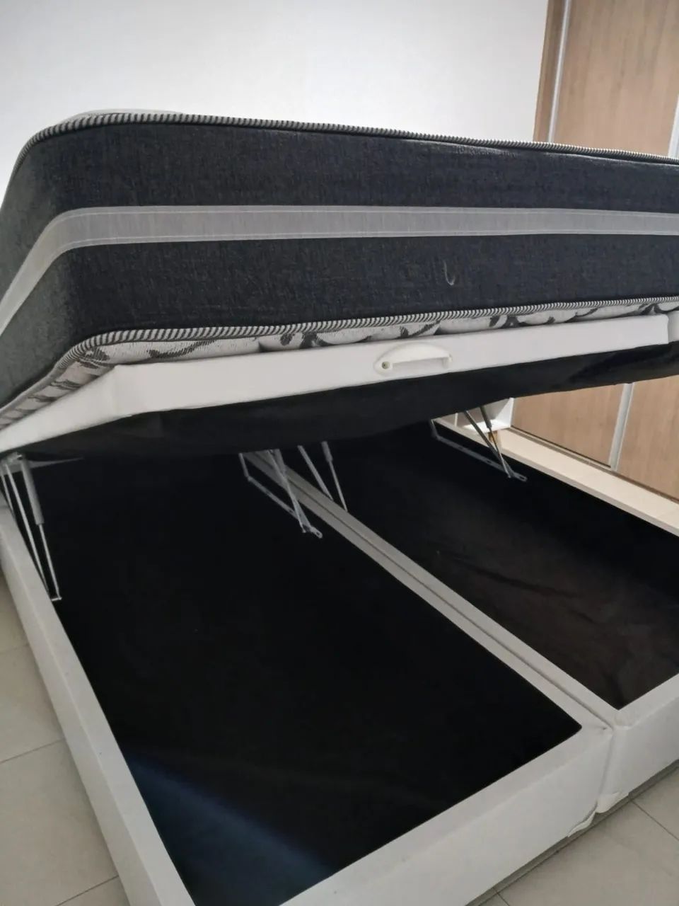 Cama King Size com Baú + Colchão - Ótimo Estado! - Foto 2