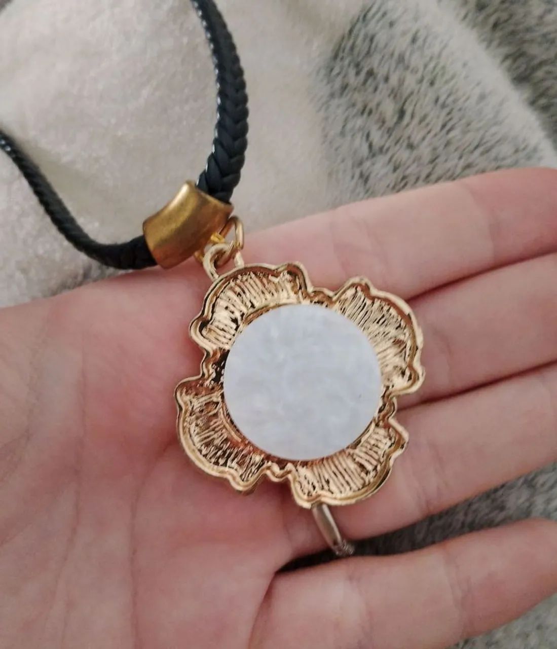 Gargantilha com pingente do espírito santo  - Foto 3