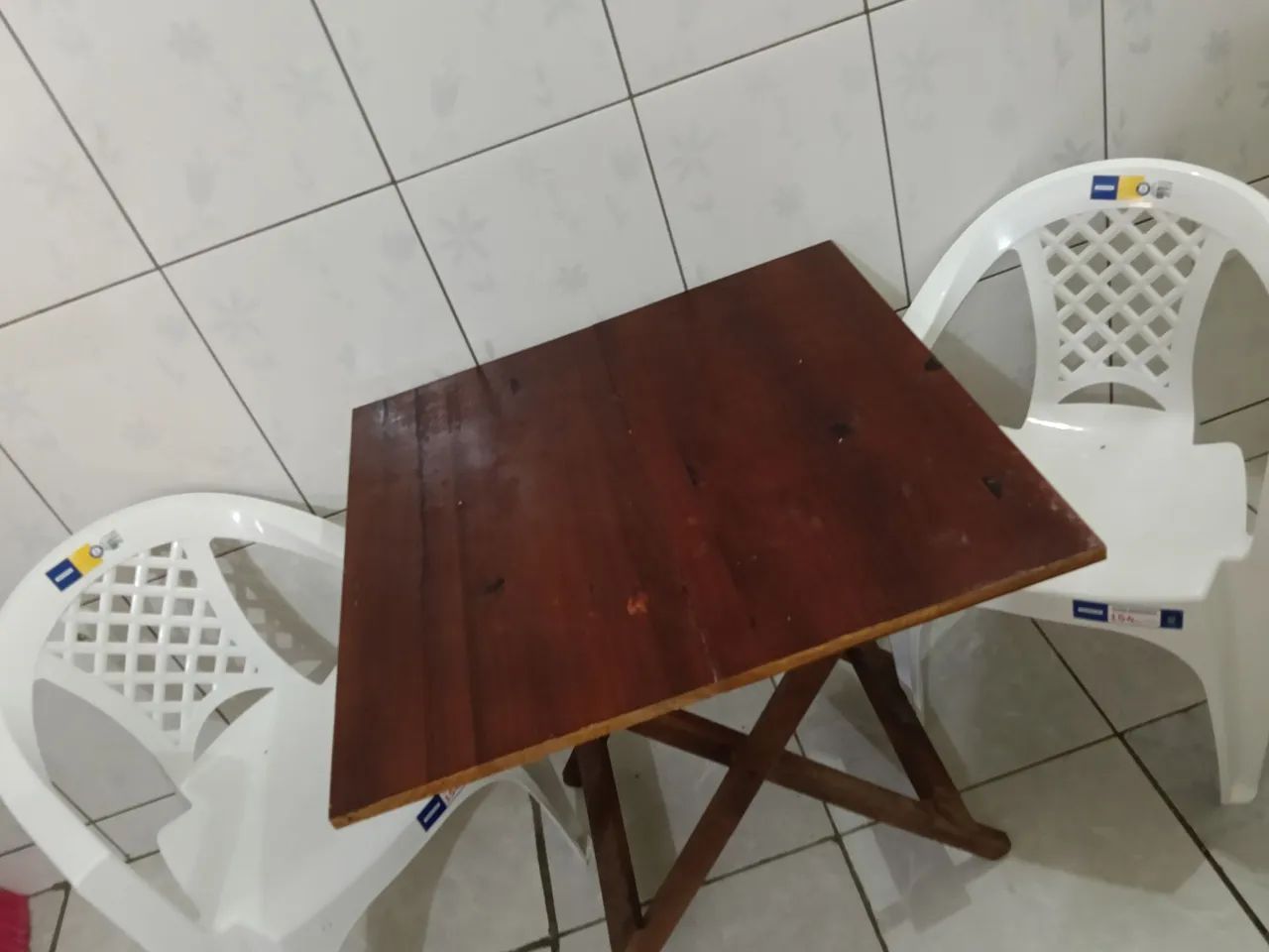 Mesa Madeira com 2 Cadeiras  - Foto 4