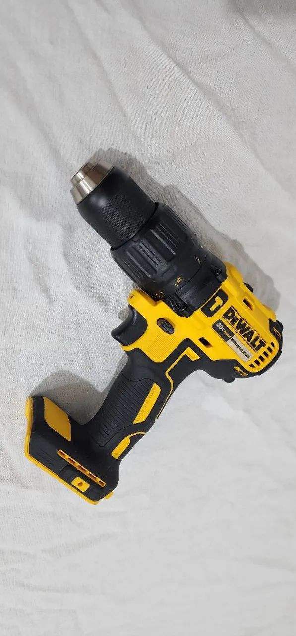 PARAFUSADEIRA E FURADEIRA DE IMPACTO - DEWALT ( sem bateria e sem carregador )