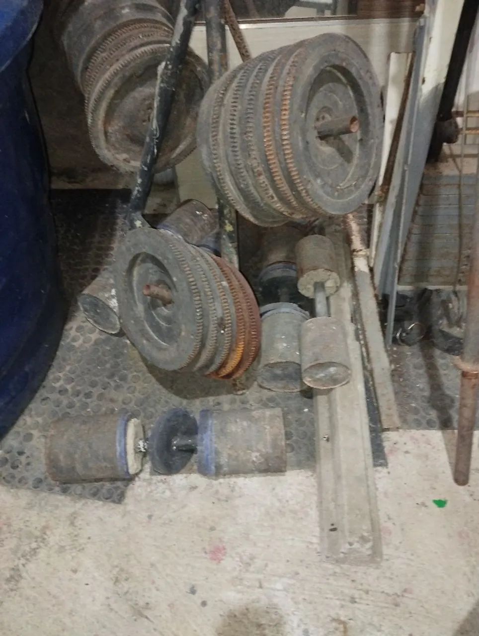 Estação de musculação/ Supino/ Barras e pesos - Foto 3