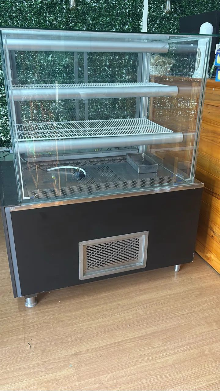 Vitrine boleira refrigerada