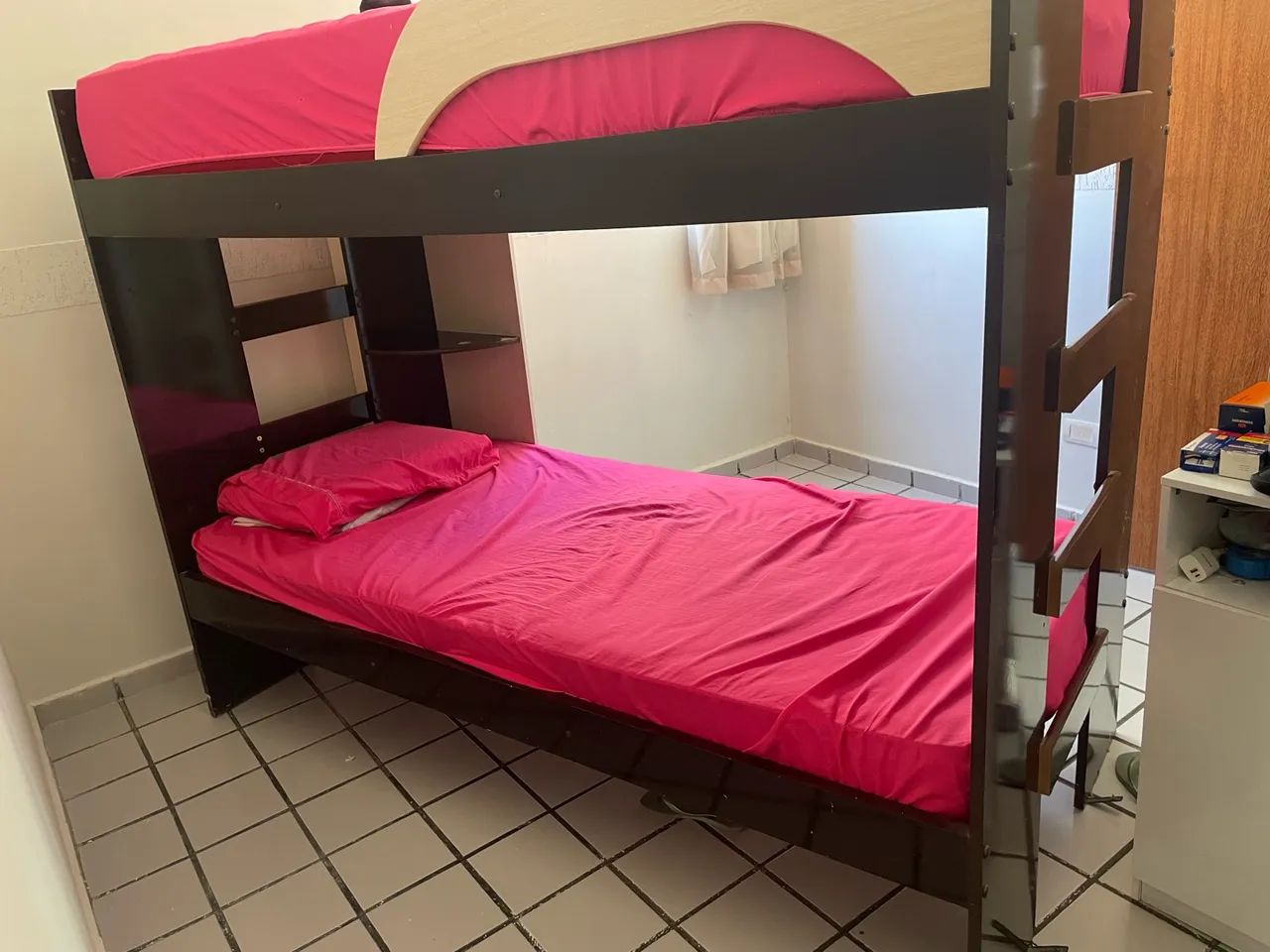 Cama beliche( Não acompanha colchões)