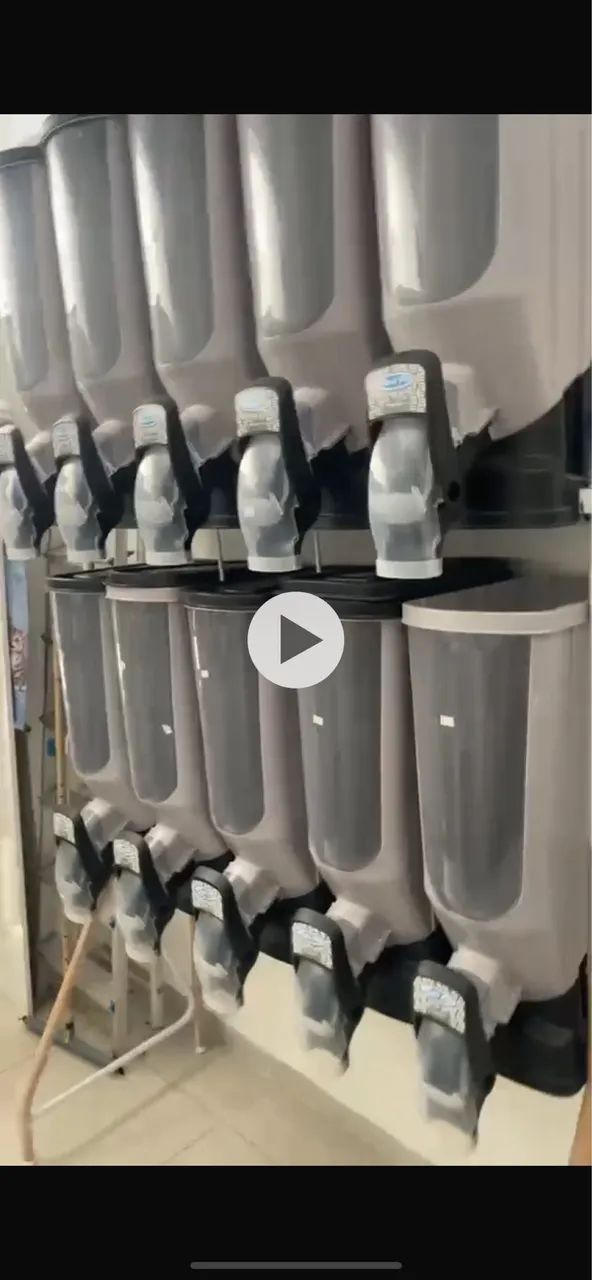 Vende se dispenser de ração 