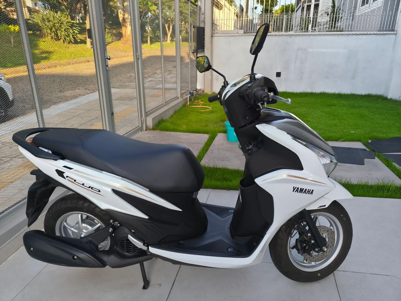Scooter Yamaha Fluo muito nova - Foto 4