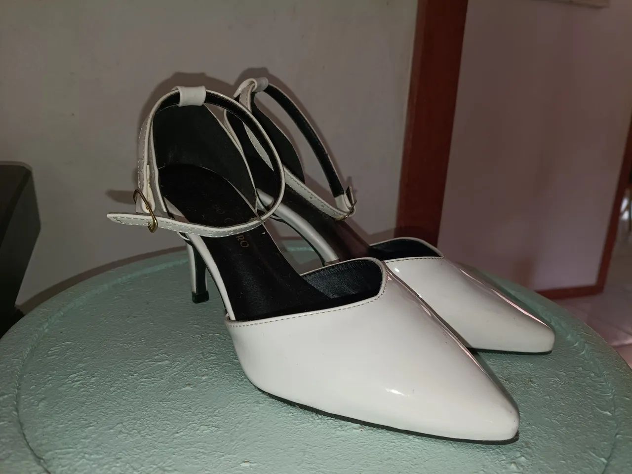 Scarpin branco tamanho 33 - Foto 5