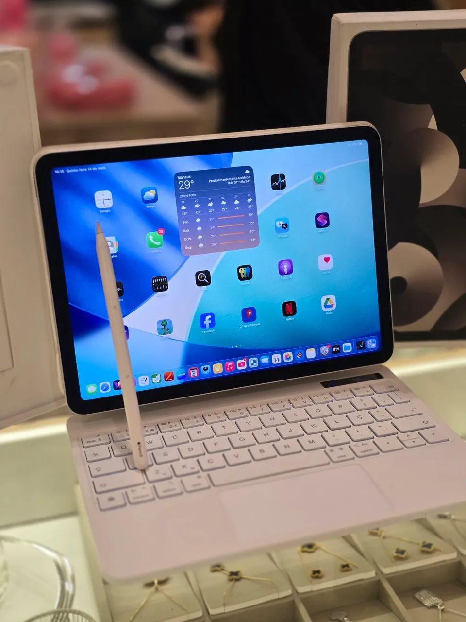 IPAD CHIP M1 COM APPLE PENCIL 2 E MAGIC KEYBOARD - Tablets e E