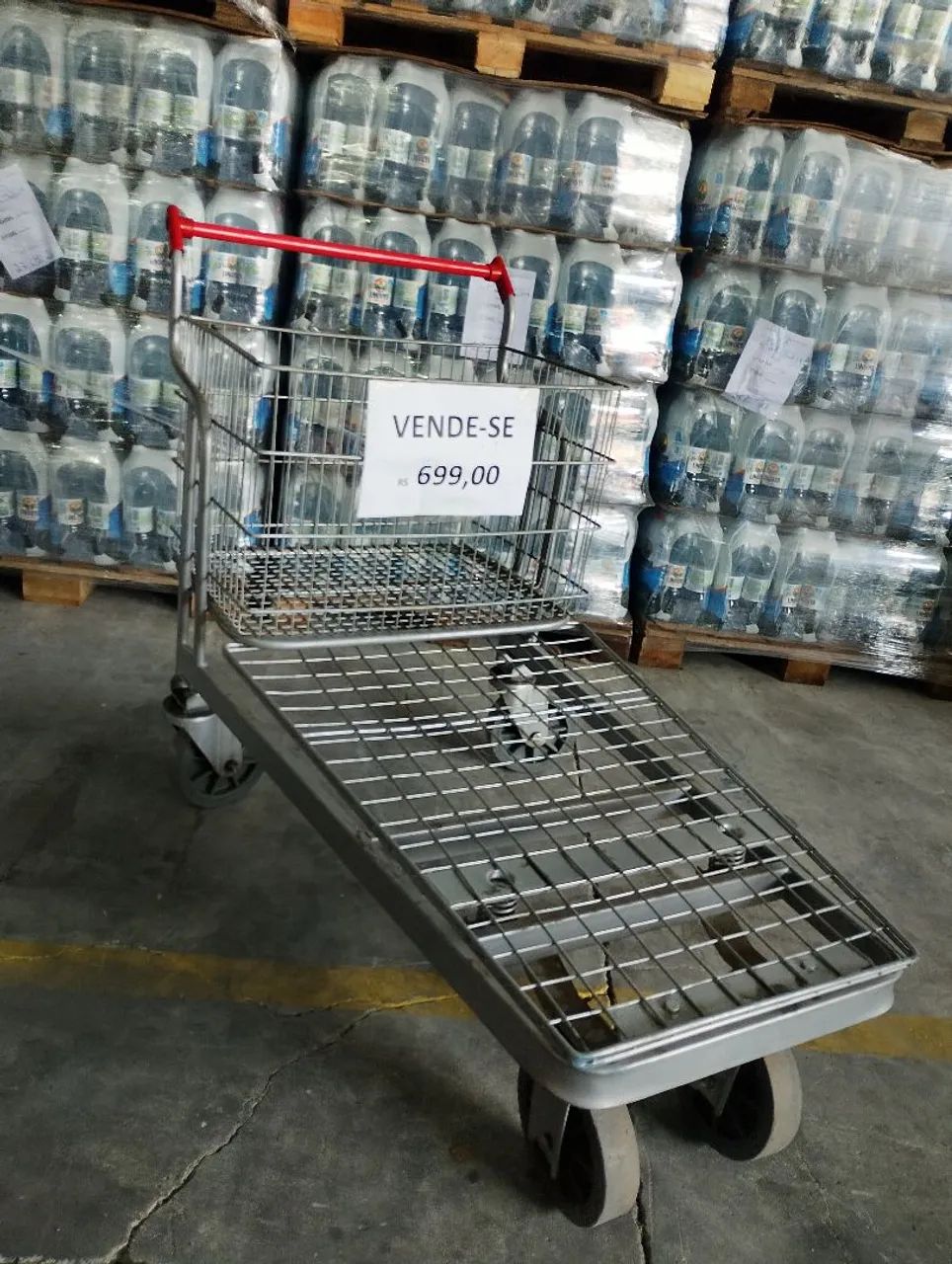 Carrinho atacadista semi-novo 