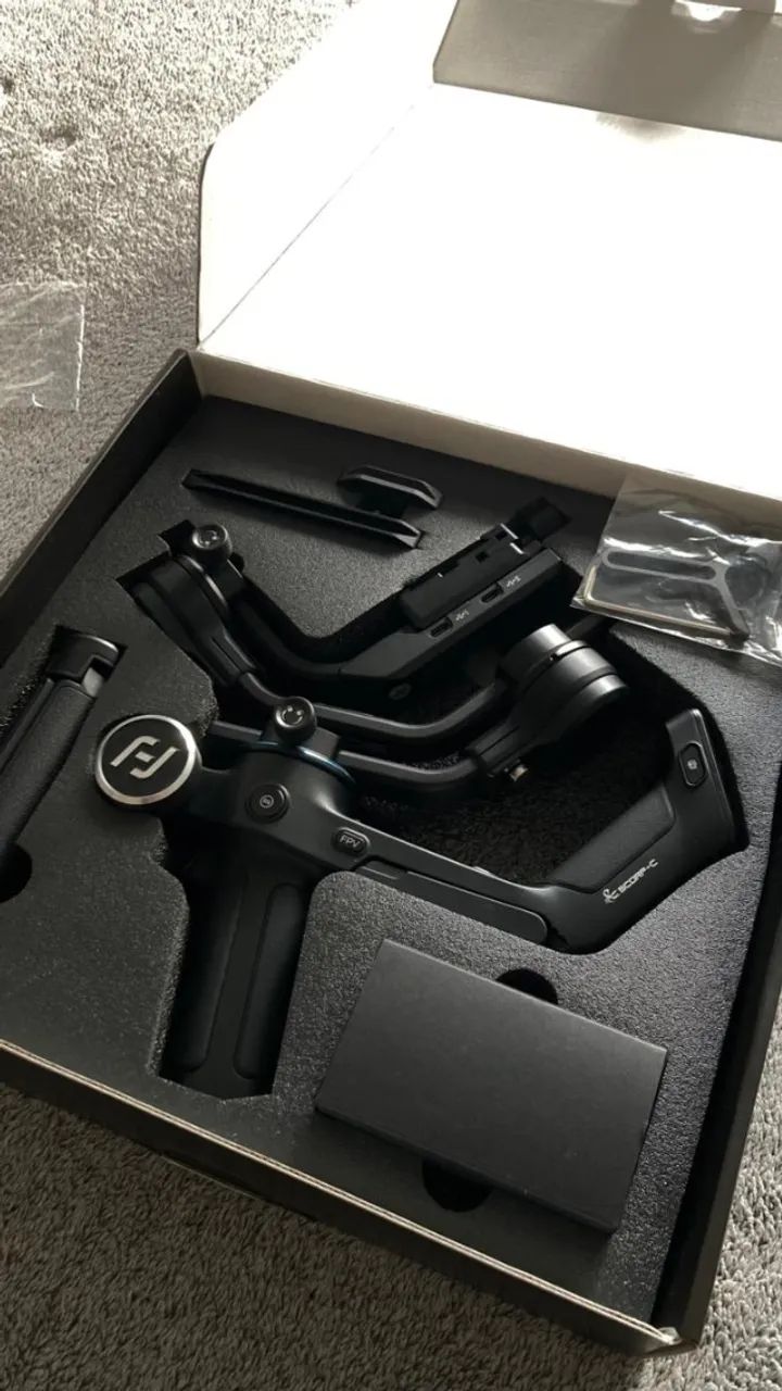 Estabilizador Gimbal Para Câmera Preto Feiyutech Scorp-c  Preto
