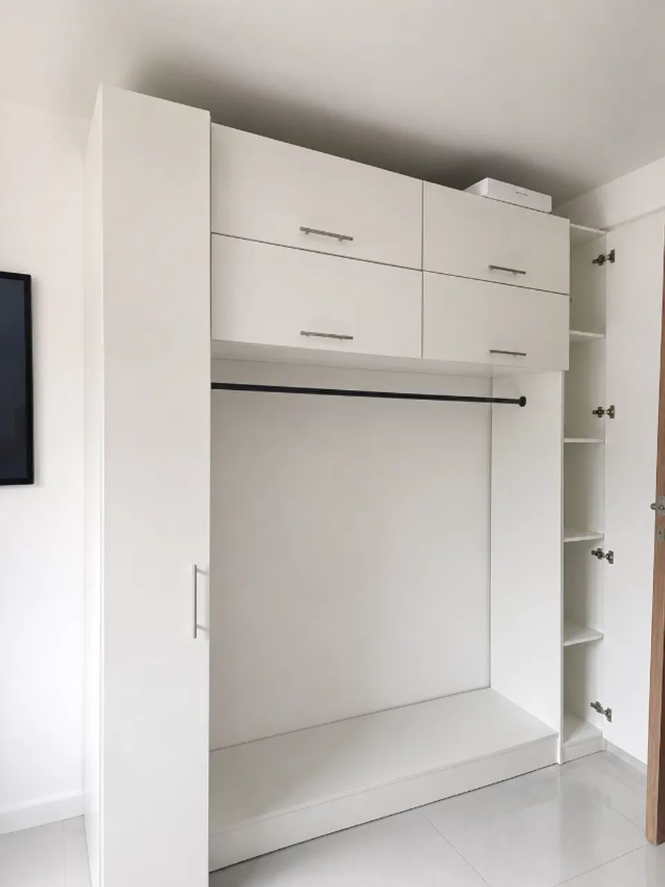 Guarda roupa em 100% MDF Branco