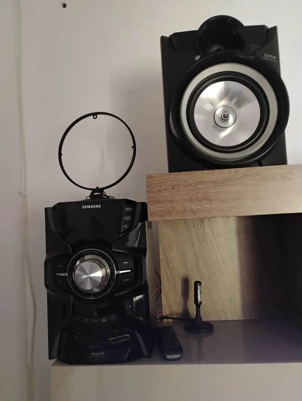 Vende-se um som com 3 caixas 