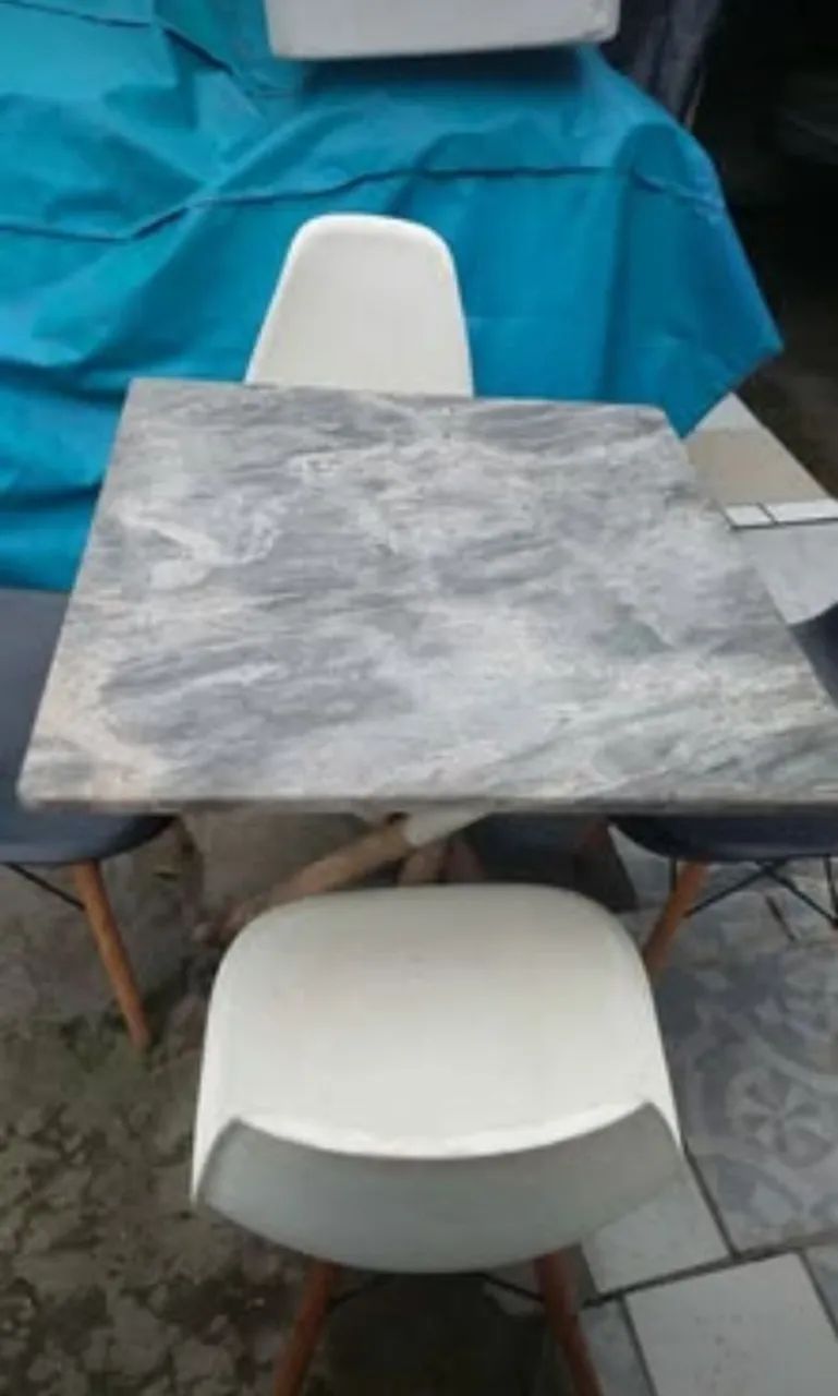 Mesa de mármore com 4 cadeiras  - Foto 2