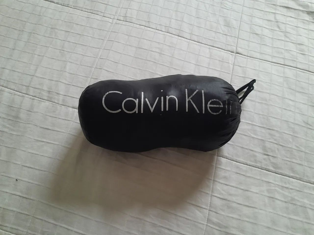 Jaqueta Puffer Calvin Klein Original. Dobrável e compacta. - Foto 5
