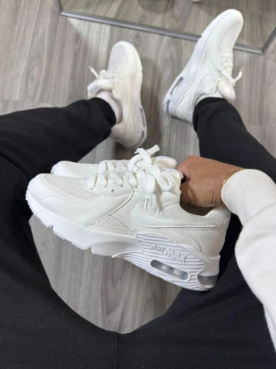 Air Max excee<br>Cor: Branco <br>Disponível 38  - Foto 3