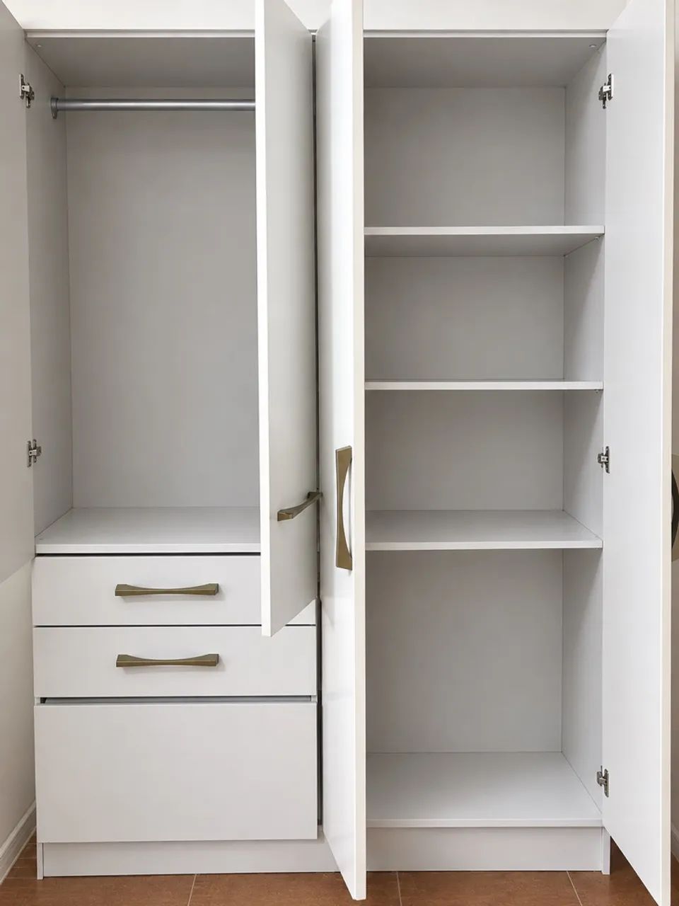 Vendo Guarda-Roupa de Solteiro - Foto 2