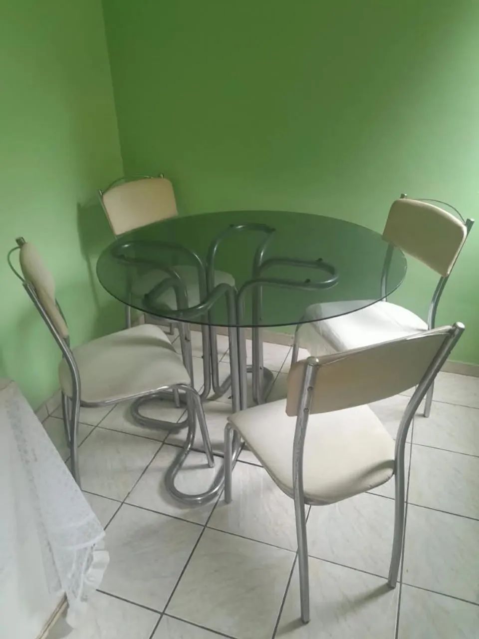 Mesa com 4 cadeiras