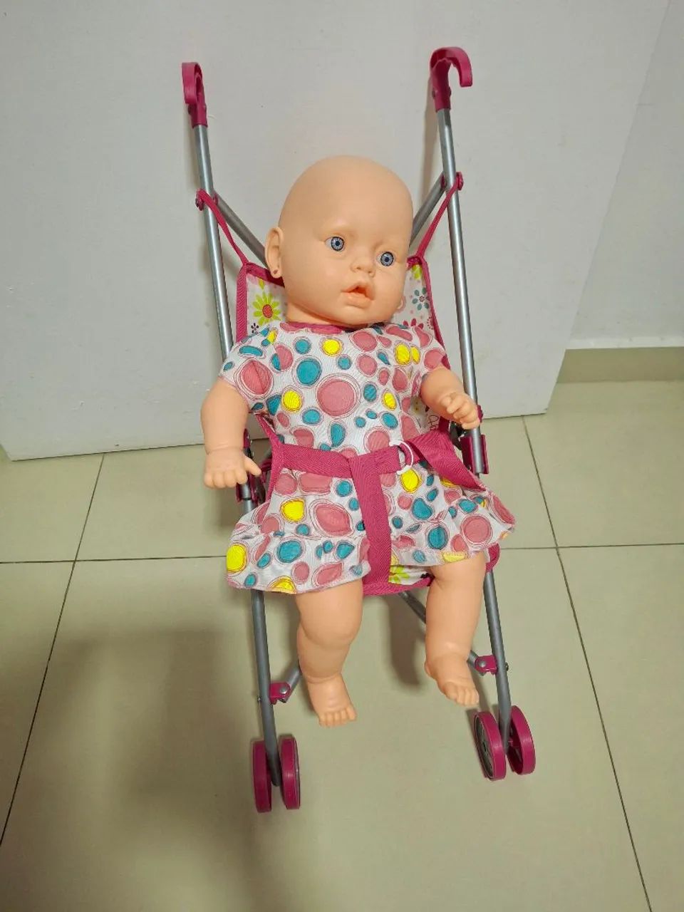 Carrinho com boneca Bebezão 