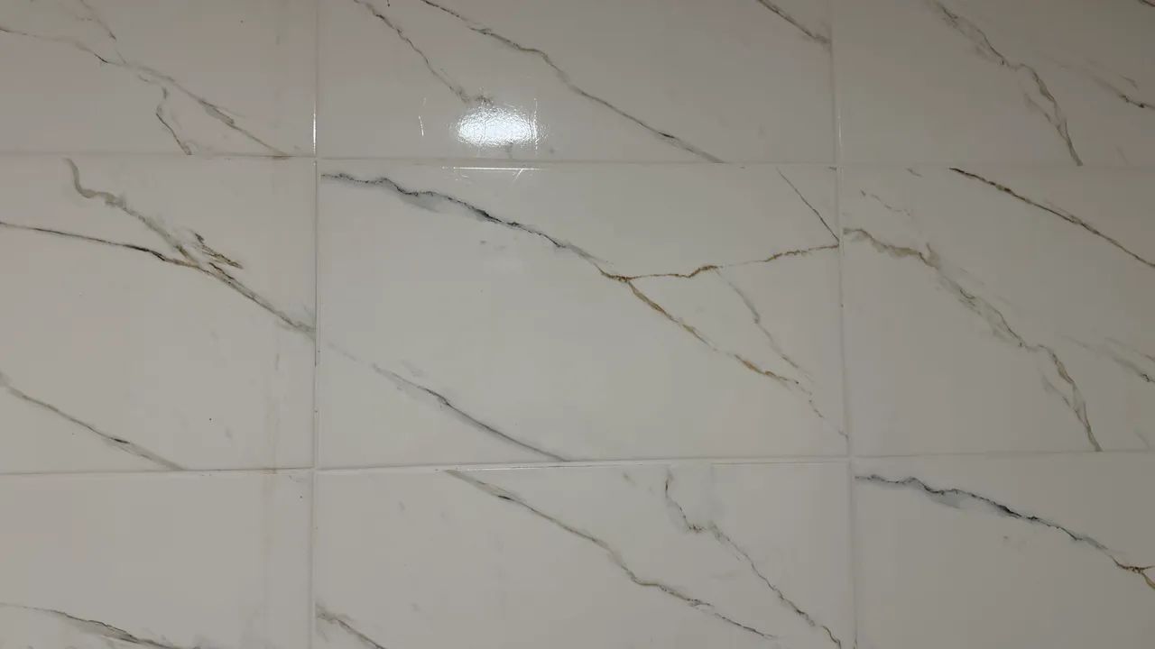 Sobra de piso cerâmico, 25 peças de 32,5 cm X 57 cm, lindo, área total de 4,63 m².  - Foto 5