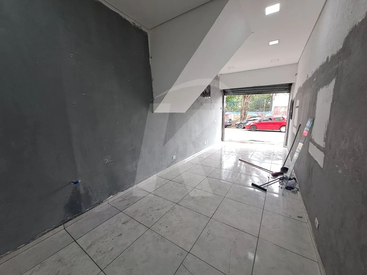 Salão comercial medindo 30 m² com banheiro. - Foto 3