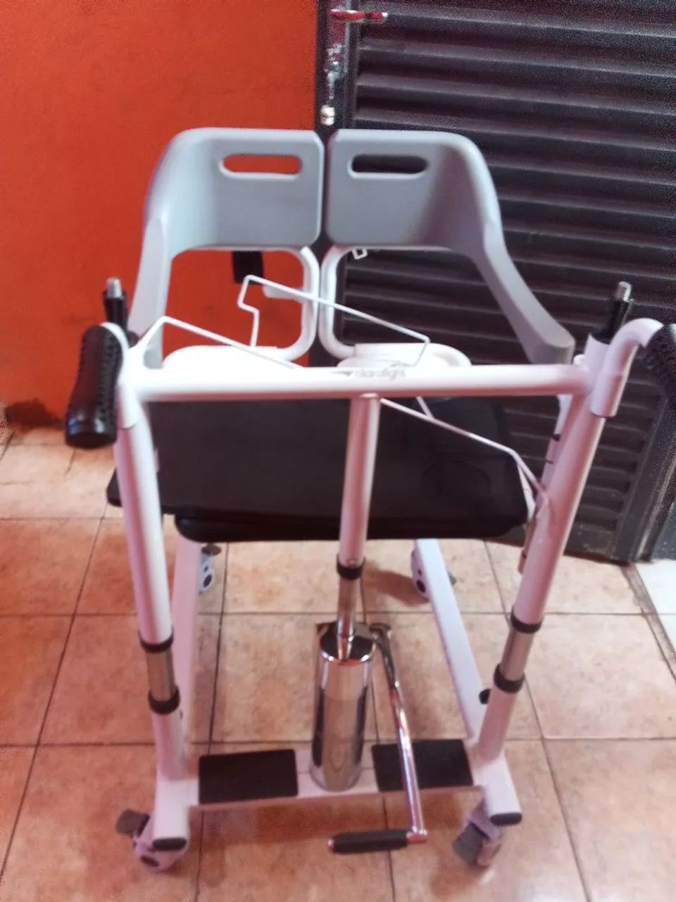 Cadeira hidráulica para transporte de idosos 