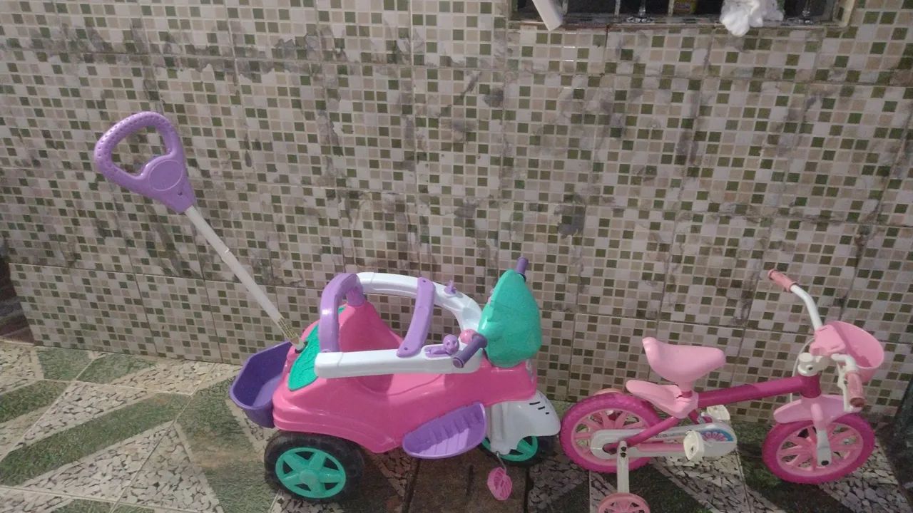 Vendo 1 bicicleta e 2 velocípede grande e pequeno - Foto 5