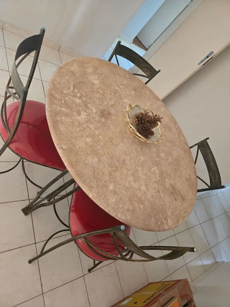 Mesa de ferro e mármore travertino