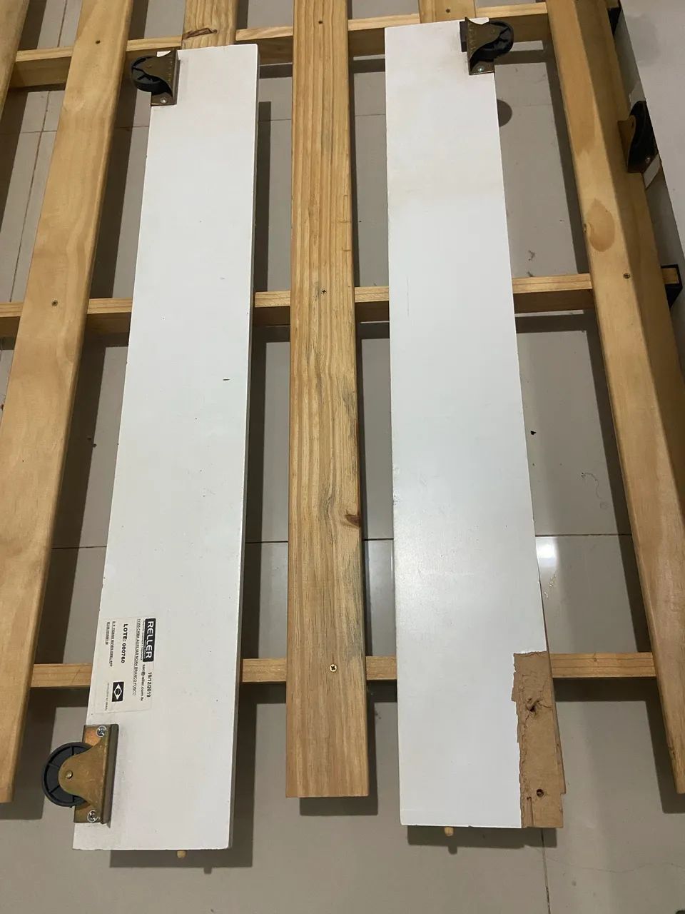 Vendo cama de solteiro com cama auxiliar  - Foto 3