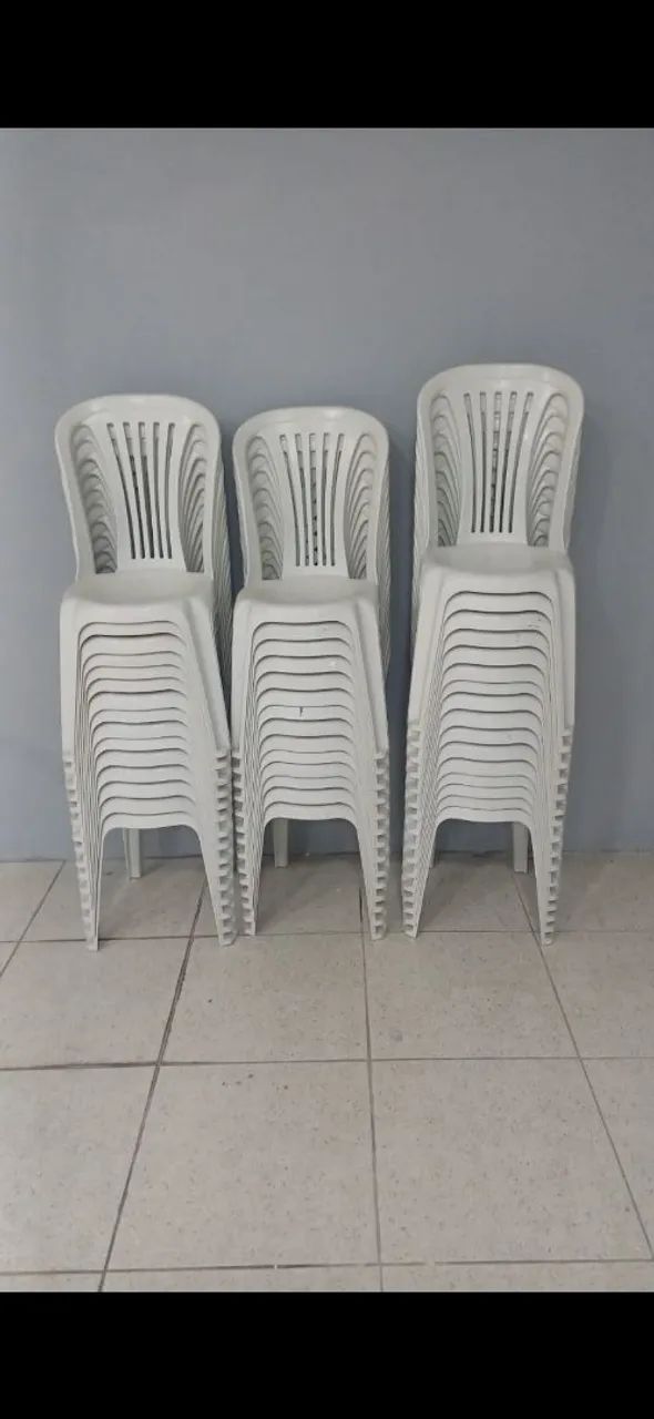 Cadeira de plástico *