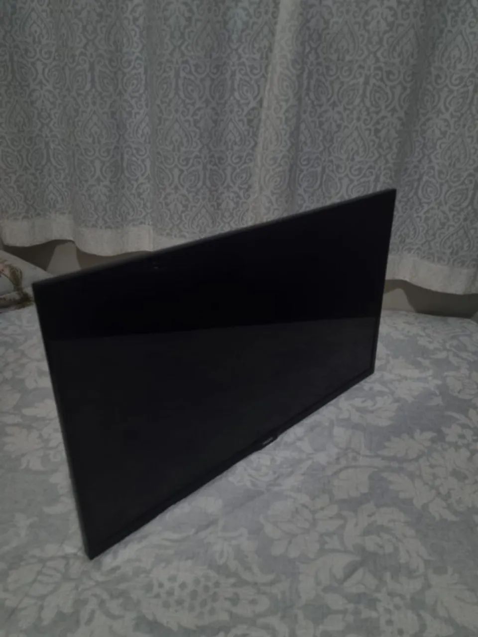 Televisão Philips semi nova 