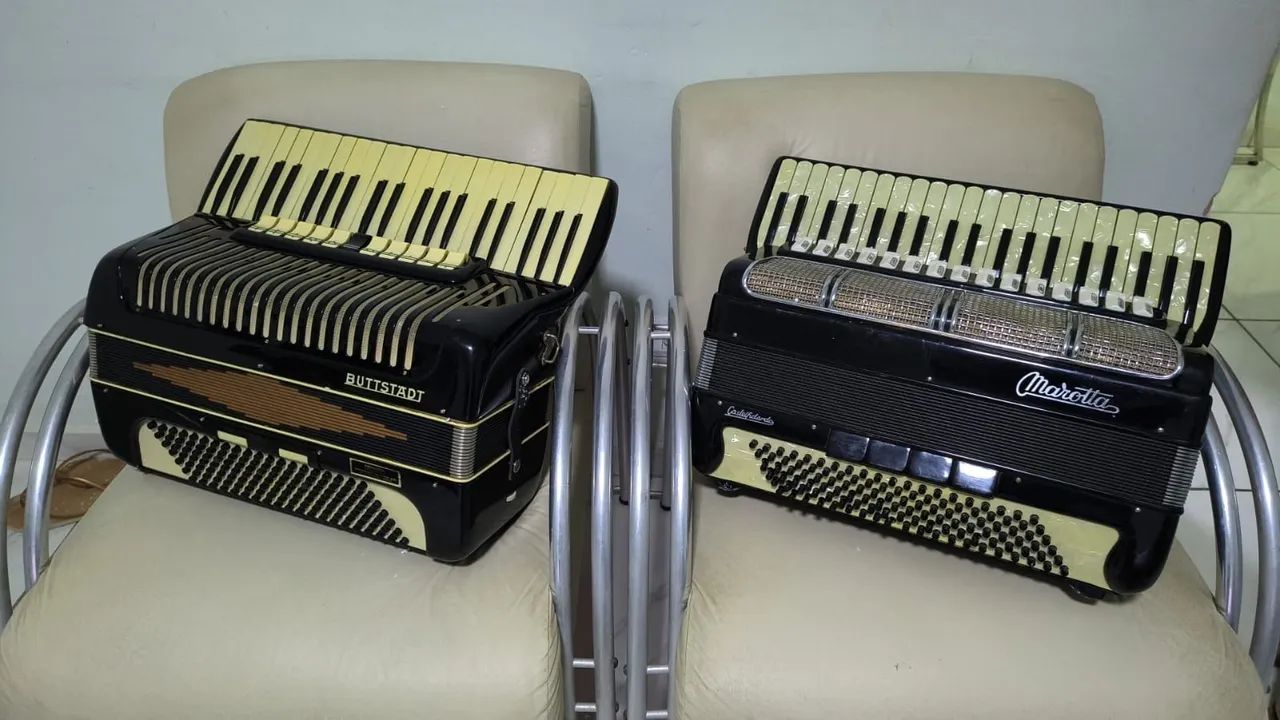 ACORDEON PROFISSIONAL BUTTSTADT 4/5 VOZ ( MAQUINA DE SOM