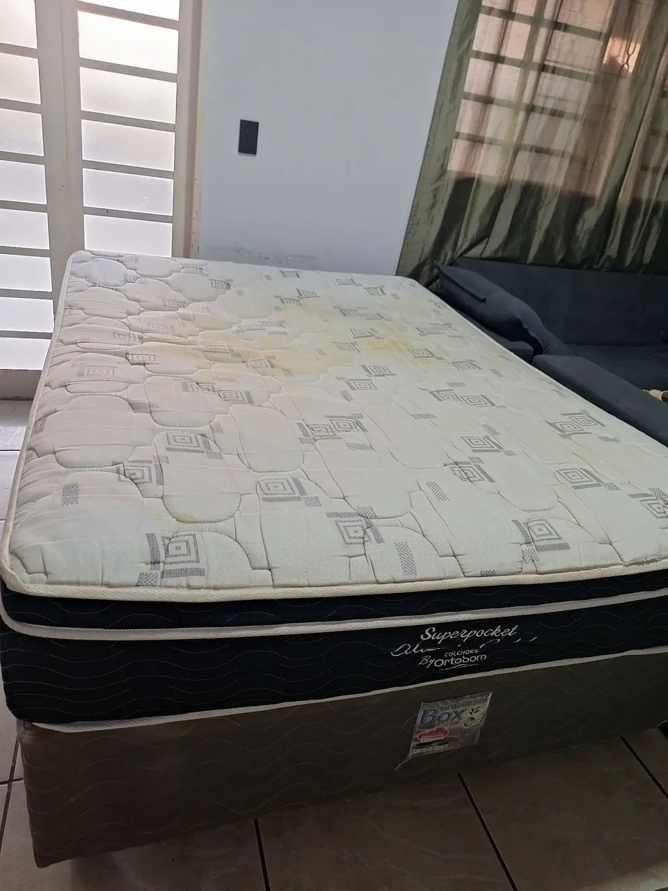 Cama box com colchão 