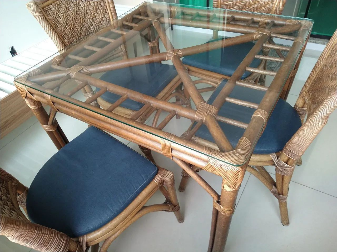 Mesa de vime com cadeiras - Foto 2
