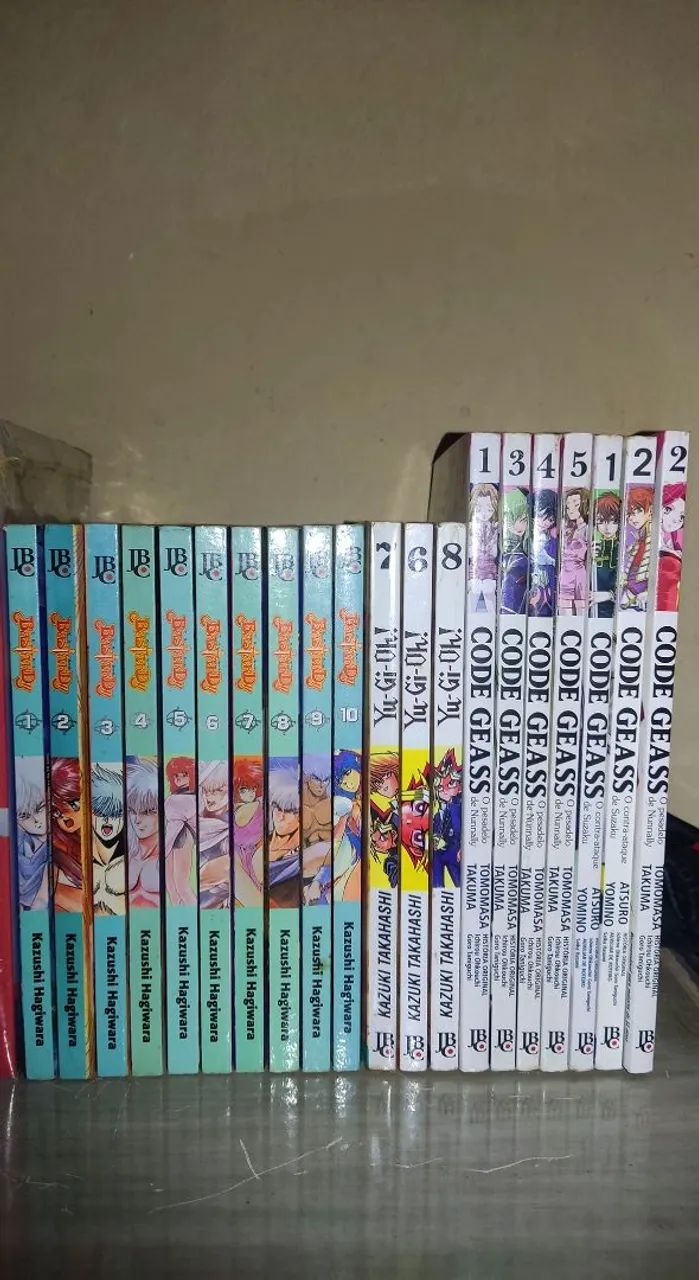 Lote com 20 Mangás Bastard, Yu-Gi-Oh e Code Geass