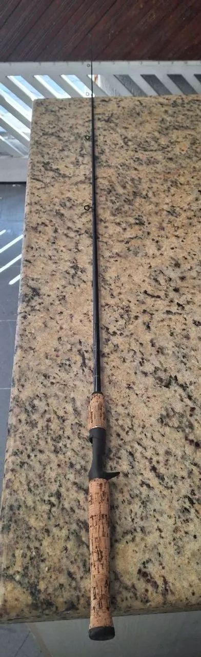 vara de pesca da marca Mitchell, modelo Copperhead. 