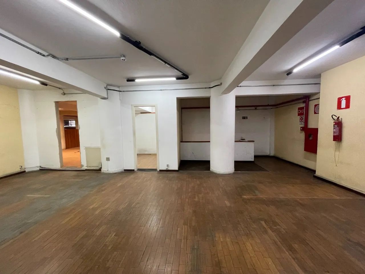PONTO COMERCIAL / SOBRELOJA COM 280M² PARA LOCAÇÃO NO CENTRO - Foto 5