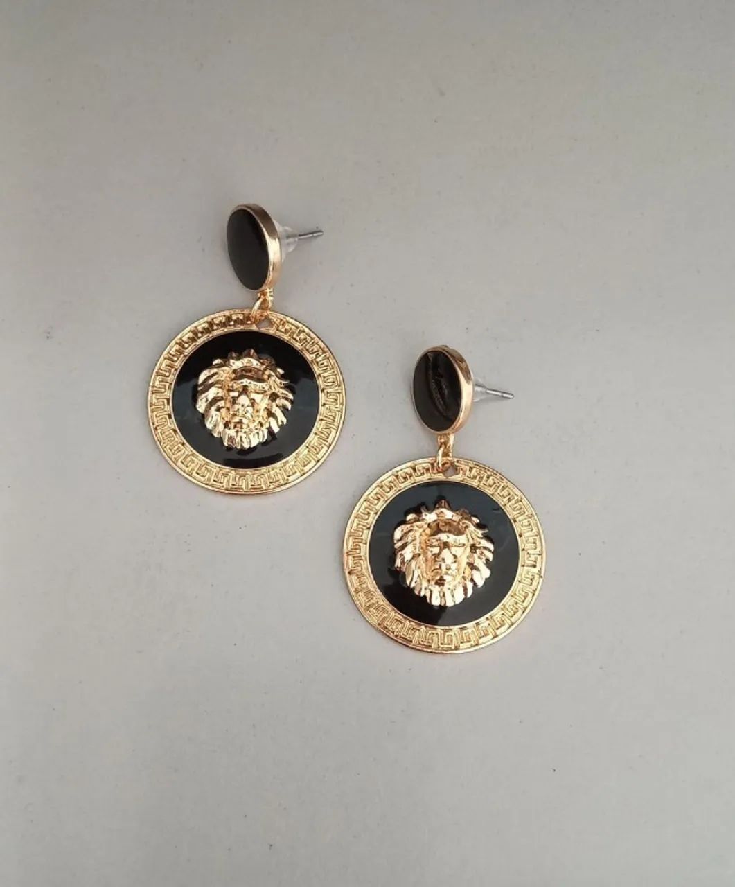 Brinco Redondo de Leão Preto (novo) - Foto 4