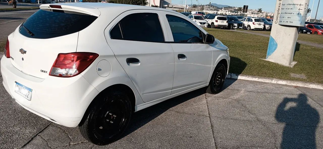 Chevrolet Onix Hatch LS 1.0 8V Flex Power Mec. 4P 2016 - Foto 4