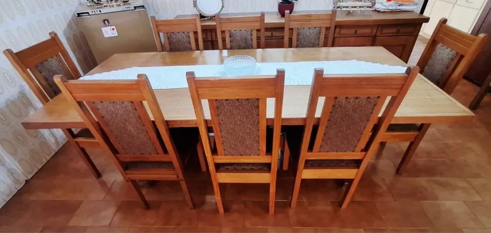 Mesa de Madeira Maciça com 8 Cadeiras - Foto 2