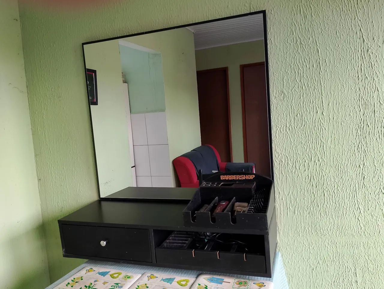 Bancada com espelho e cadeira de barbeiro hidráulica  - Foto 4