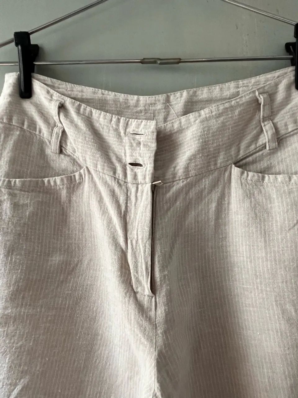 Calça de linho risca de giz bege - Foto 3