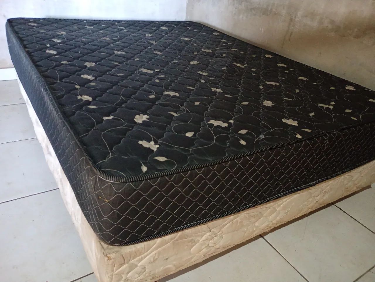 Cama Queen 500$