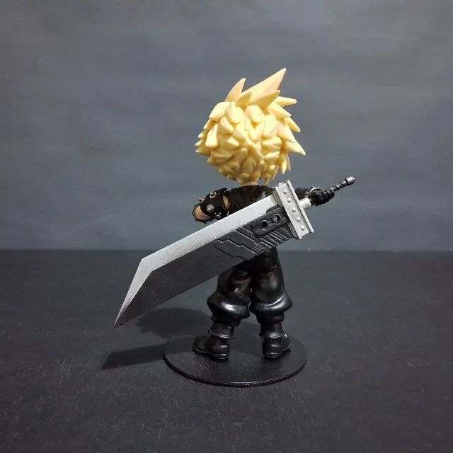 Action Figure Articulável Cloud Strife Final Fantasy VII em PVC 13cm Com Base - Foto 5
