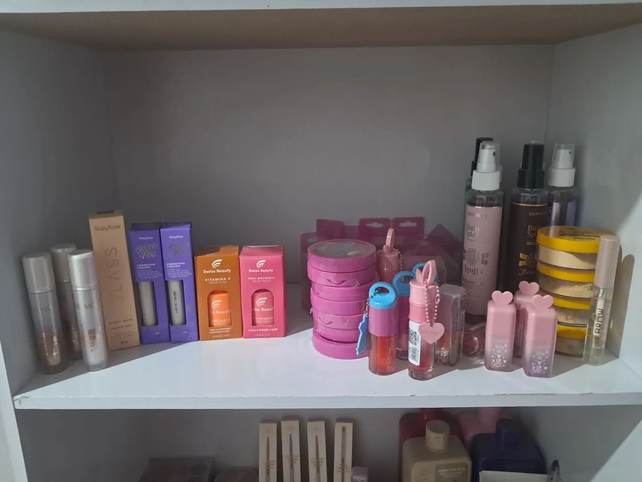 Vendendo um estoque de maquiagem e acessórios  - Foto 2