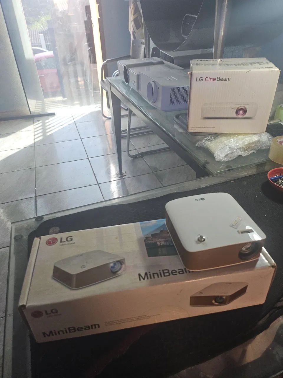 Projetor mini LG mini em ph159g com caixa led