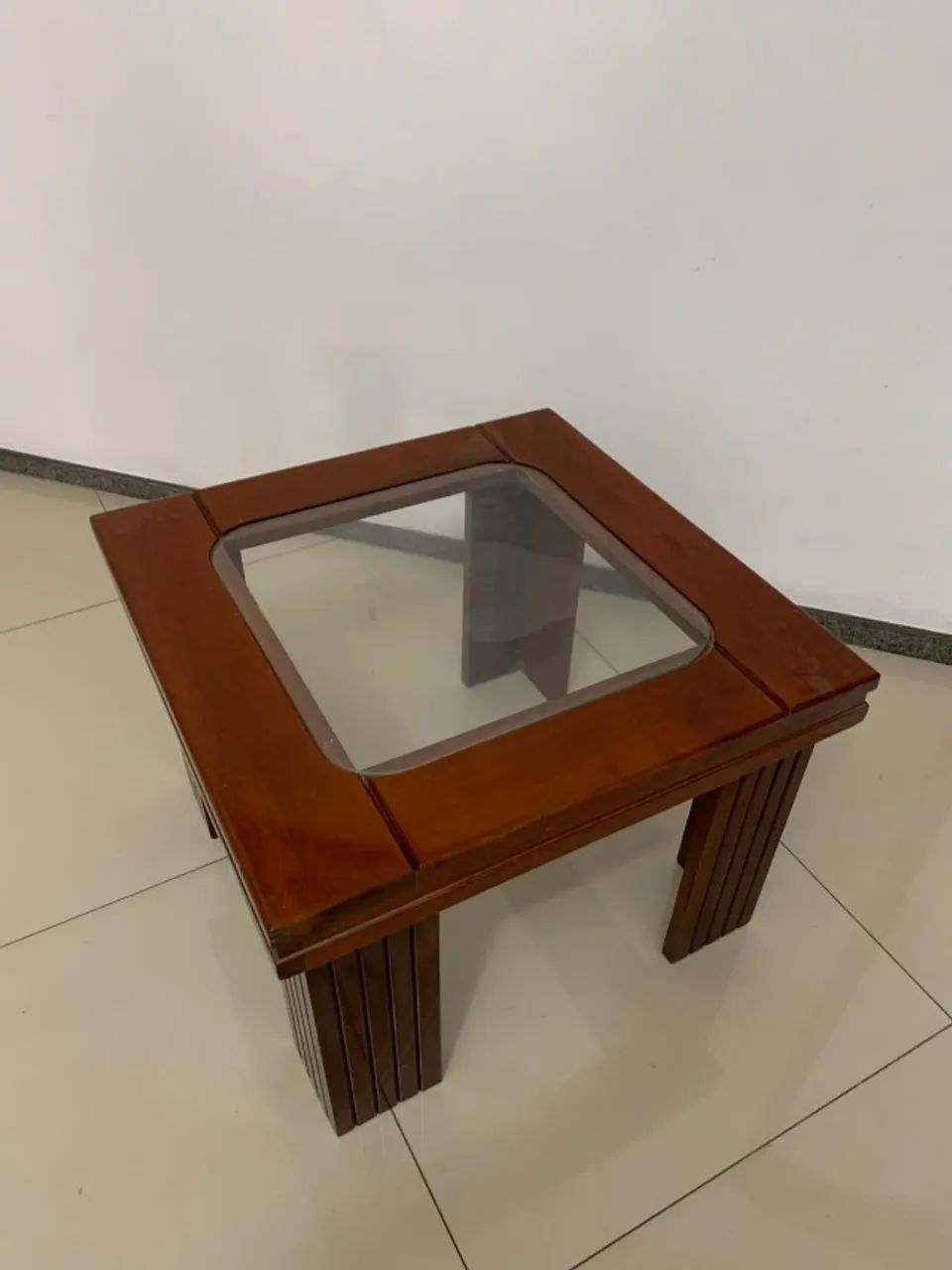 Mesa de centro quadrada em madeira - Foto 2
