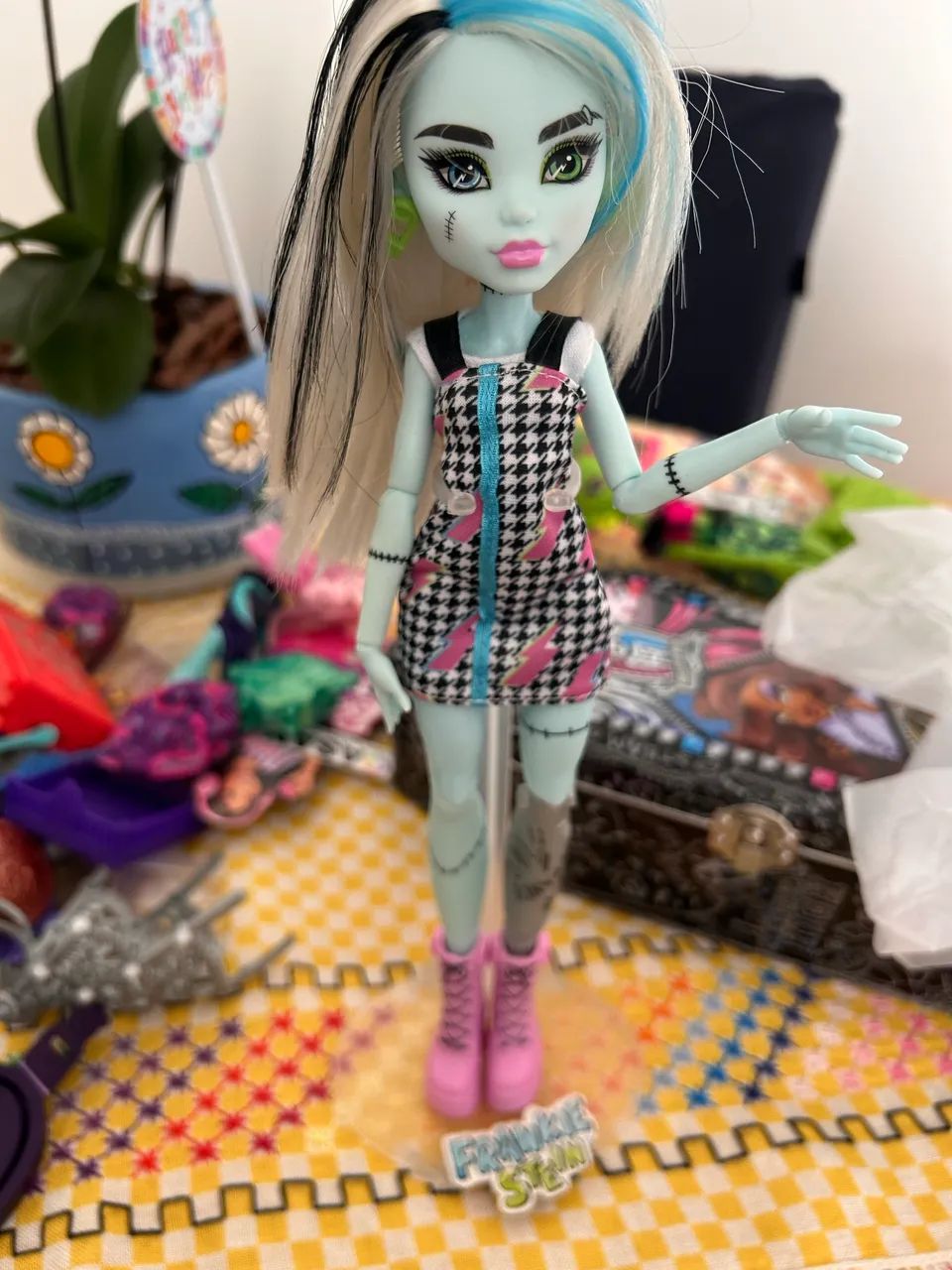 Boneca monster high Frankie stein buget line