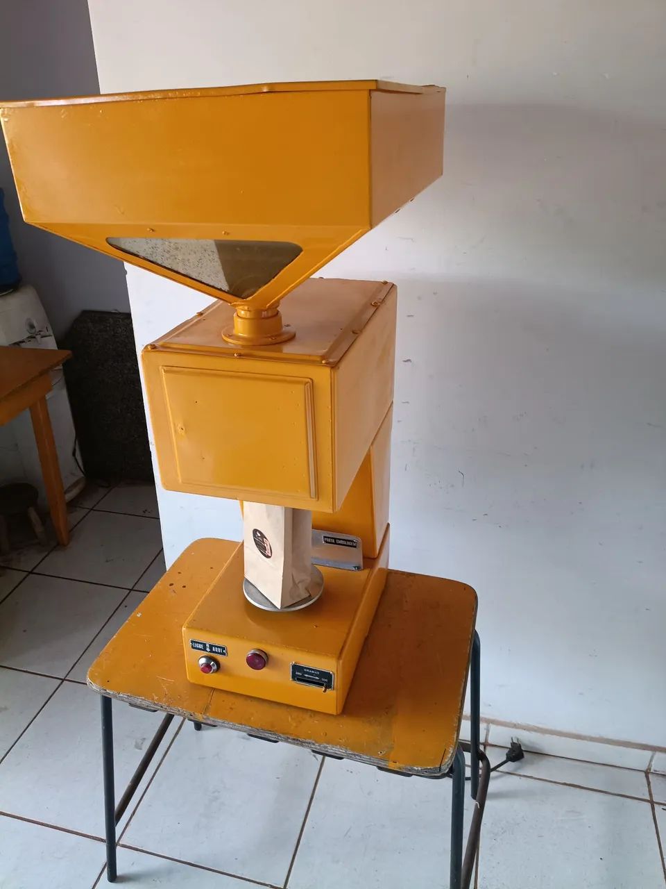 Vendo está máquina de moer café  - Foto 4