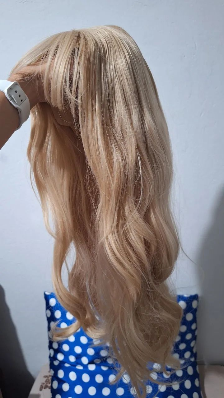 Peruca loira com franja