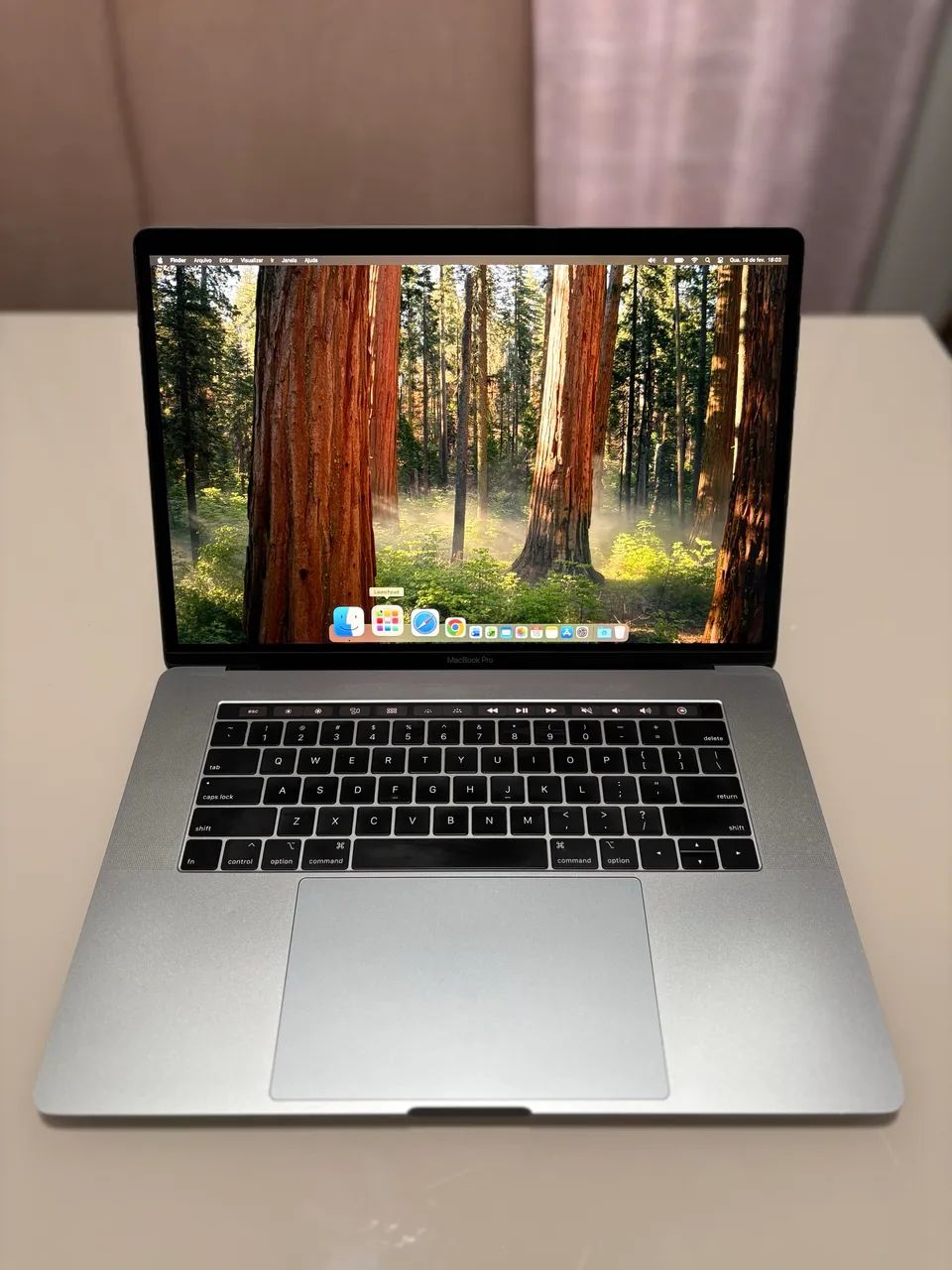 MacBook Pro Touch Bar 2019 (i7/16g/256g) 15,4 polegadas - placa de vídeo dedicada 4g  - Foto 3