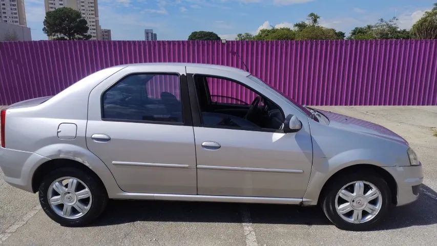 Renault Logan 2011